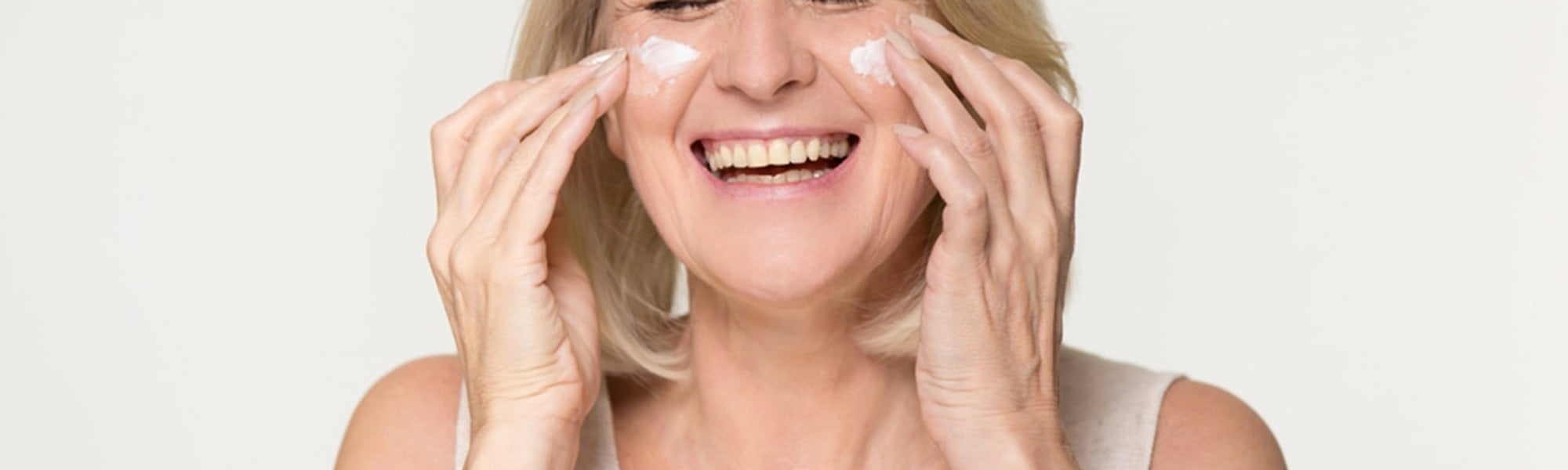 Descubra como montar rotina de skincare para pele madura