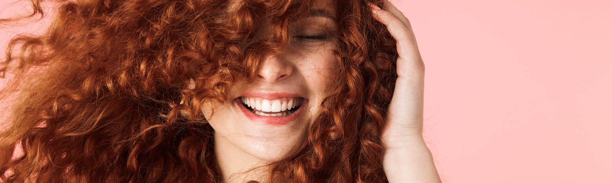 Imagem banner - Cabelo acobreado: entenda como chegar nesse tom e como cuidar | L'Oréal Paris