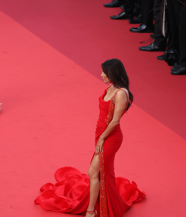 Red Carpet Day 6 Mobile