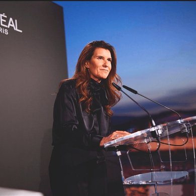Delphine Viguier-Hovasse, Presidente da Marca Global de L’Oréal Paris, em uma apresentação ou palestra