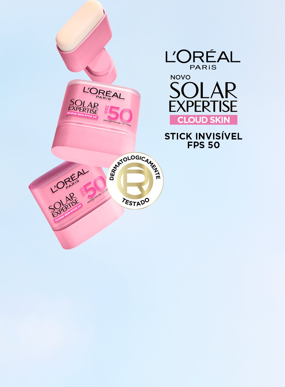 Modelo aplicando o protetor solar em bastão Cloud Skin FPS 50 de L'Oréal Paris no rosto, com acabamento invisível. 